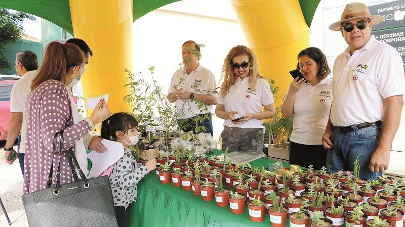 CU entrega plantines nativos a sus asociados