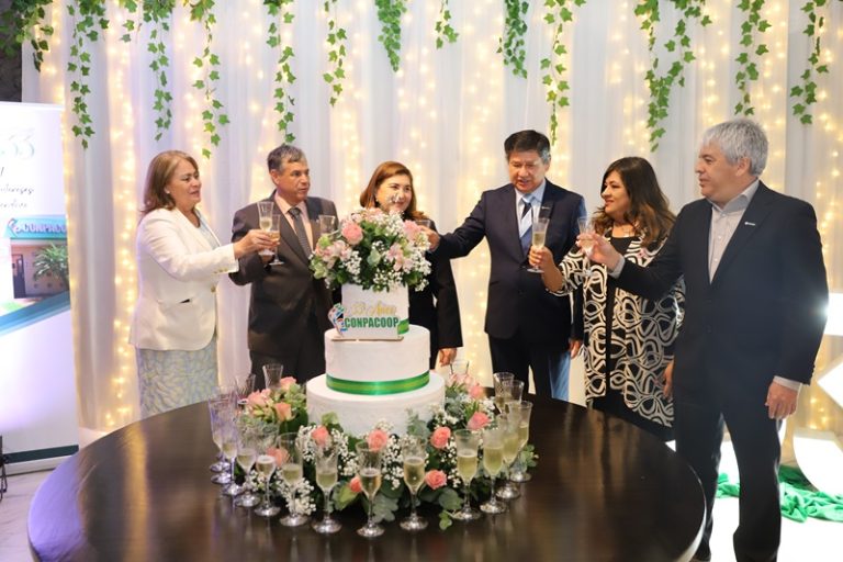 Con charlas magistrales Conpacoop festejó su aniversario