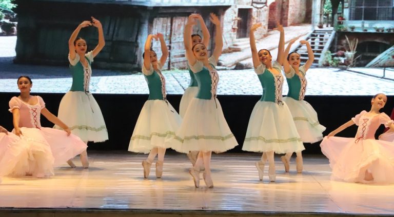 Alumnas de IFA brindaron show maravilloso en festival artístico Alumnas de IFA brindaron show maravilloso en festival artístico