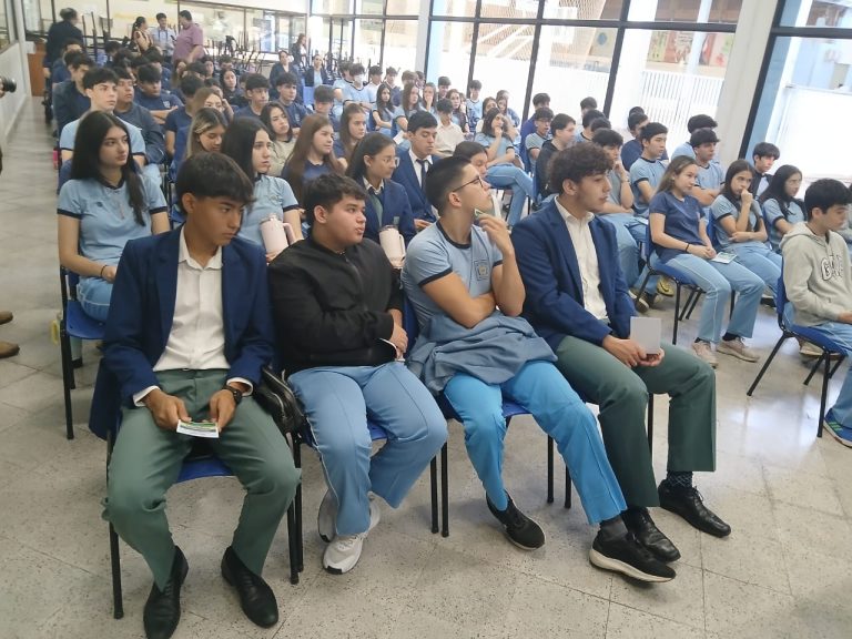 Medalla Milagrosa promueve la prevención del consumo de drogas en el Colegio San José Apostólico