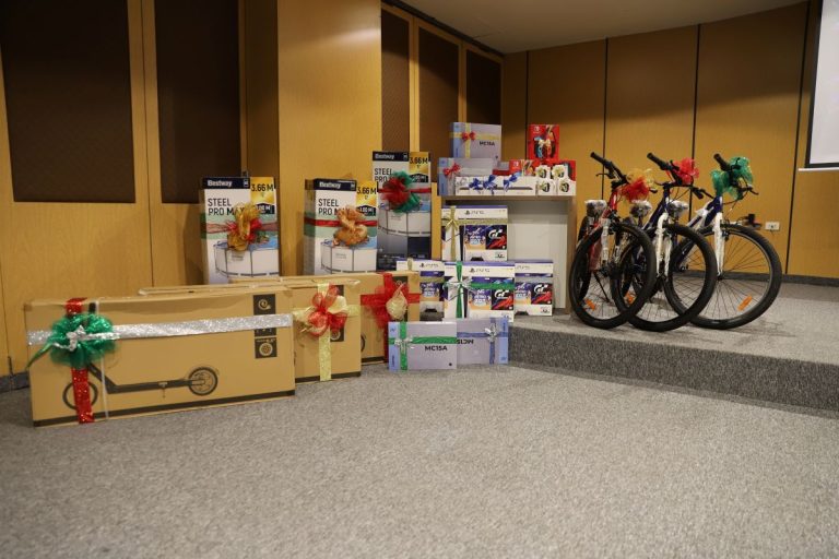 Universitaria entregó 100 premios en su sorteo de Reyes