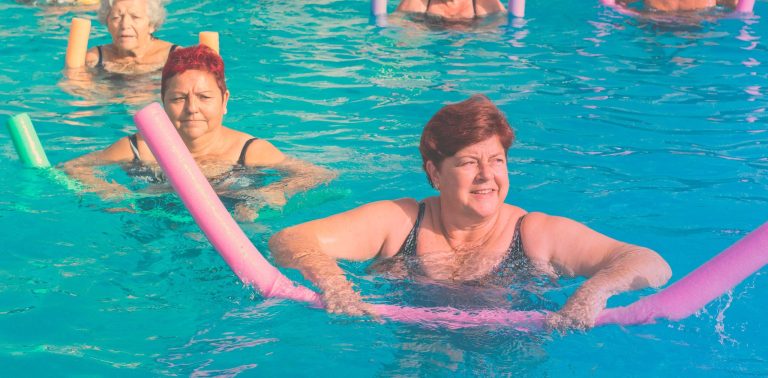 Habilitan curso de natación para adultos en Cooperativa Ñemby