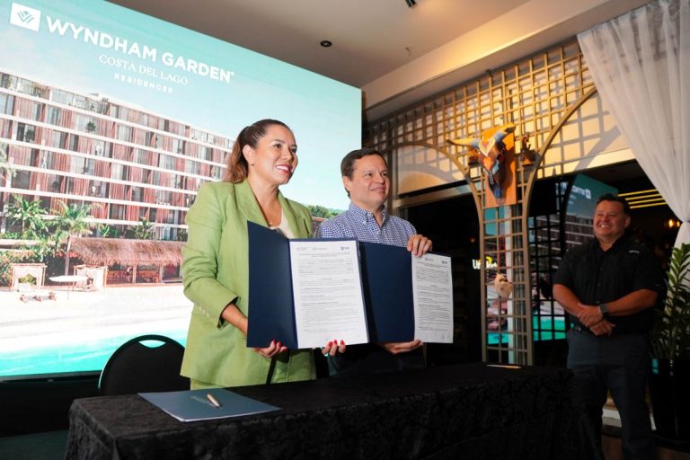 SENATUR y Raíces impulsan el turismo con una alianza estratégica en el lanzamiento de Wyndham Garden Costa del Lago