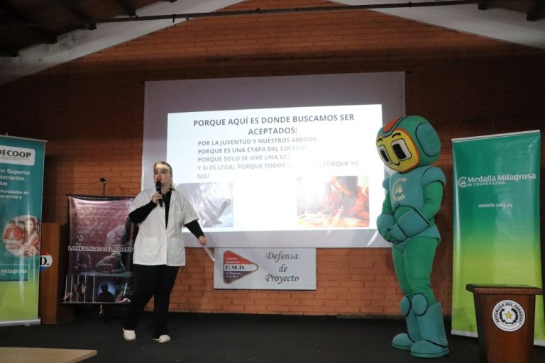 Charla contra las drogas de Medalla en Colegio Fernando de la Mora